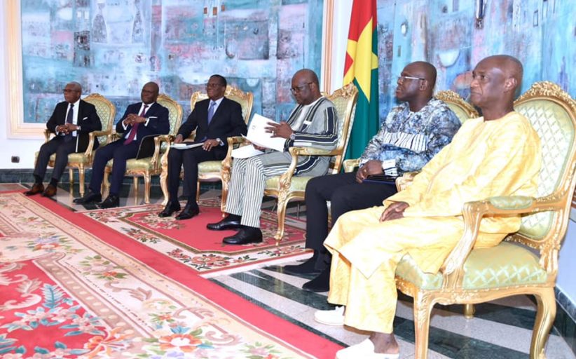Le président du Faso Roch Marc Christian Kaboré a reçu en audience des émissaires béninois porteurs d’un message du président Patrice Talon