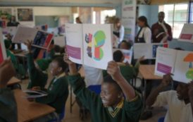 Soweto: sur les pas de Matisse, des enfants « peignent avec des ciseaux »(photos)