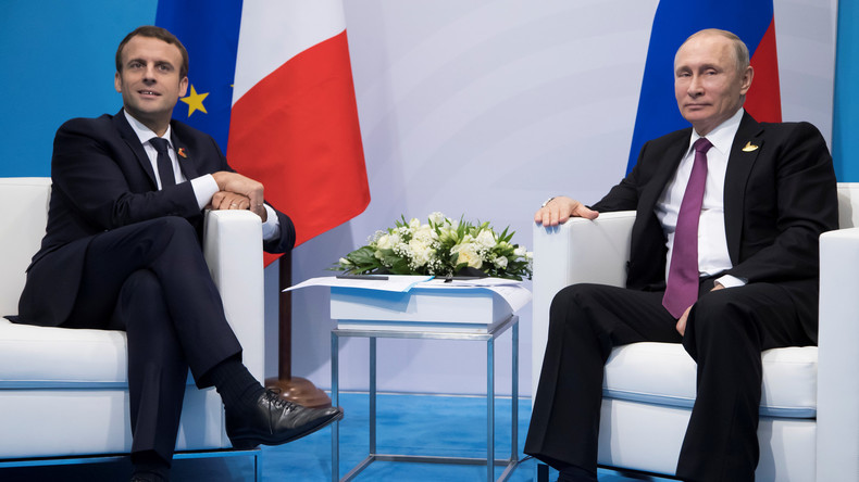 Macron a accepté l’invitation de Poutine au Forum économique de Saint-Pétersbourg, selon Lavrov