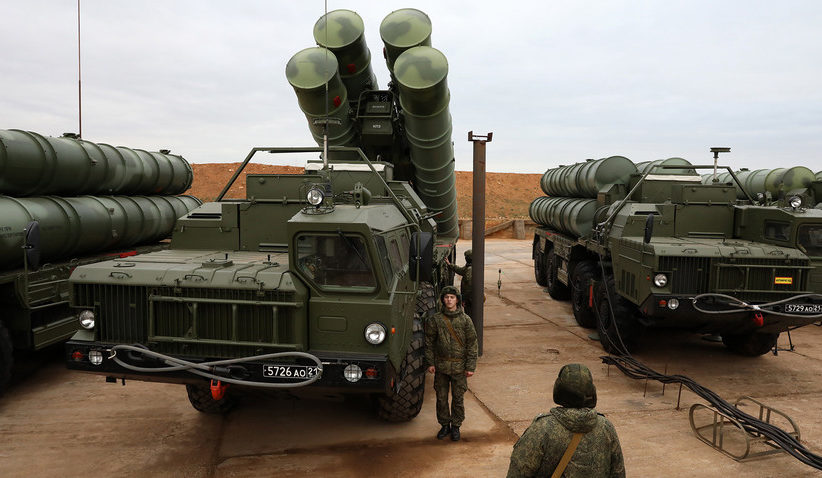 Comment les opérateurs des systèmes de missiles russes S-300 et S-400 sont-ils formés?