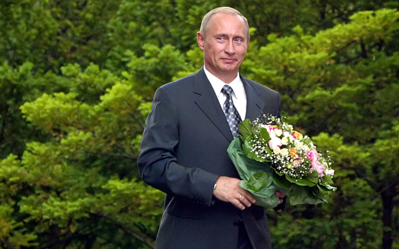 Parfait gentleman: quand le président russe offre des fleurs