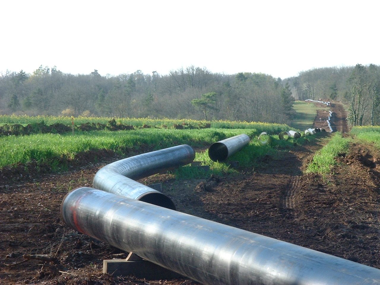 Fuite de pétrole brut à Abidjan: reprise des pompages par le pipeline endommagé