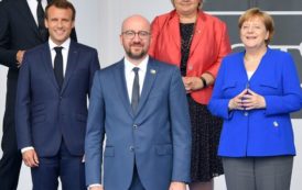 Macron, Merkel, Michel et Bettel boivent une bière en plein bar à Bruxelles sous le regard amusé des clients