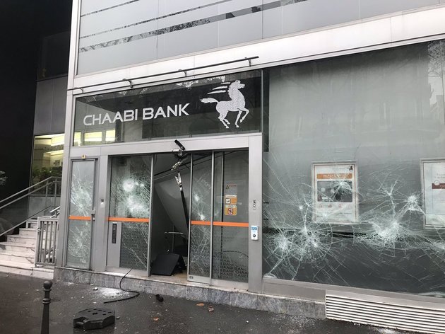 À Paris, Chaabi Bank parmi les banques attaquées par les gilets jaunes