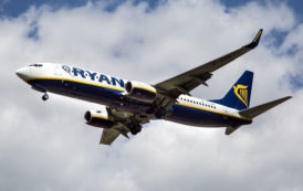 Ryanair licencie six employés photographiés en train de dormir au sol