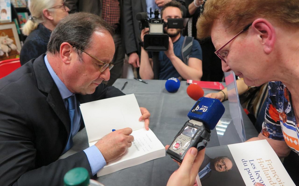 Le livre de François Hollande cartonne en librairie