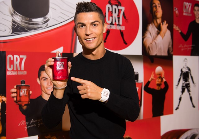 Chez Mavive la distribution du parfum CR7 de Cristiano Ronaldo