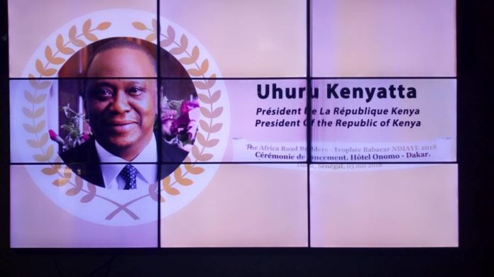 Uhuru Kenyatta lauréat du trophée Babacar Ndiaye