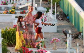 Laeticia Hallyday, Jade et Joy : chaque jour sur la tombe de Johnny [Photos]