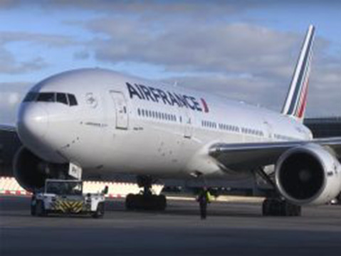 Equipement : deux tracteurs Push pour Air France