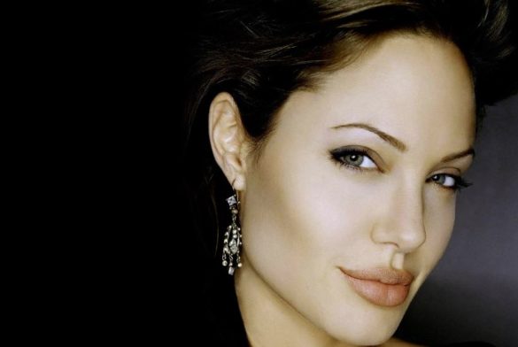 Secrets de beauté : les astuces de l’actrice Angelina Jolie pour avoir une peau ferme