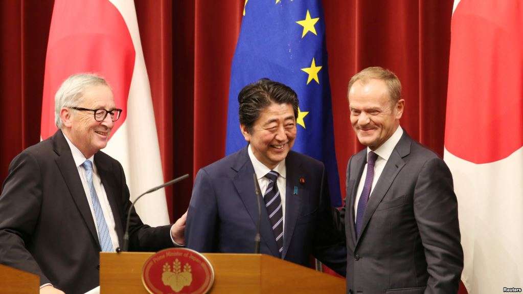 L’UE et le Japon signent un vaste accord commercial, envoyant un “message” à Trump