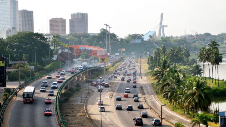 Côte d’Ivoire : 216 milliards FCFA de la BAD pour renforcer les infrastructures routières à Abidjan