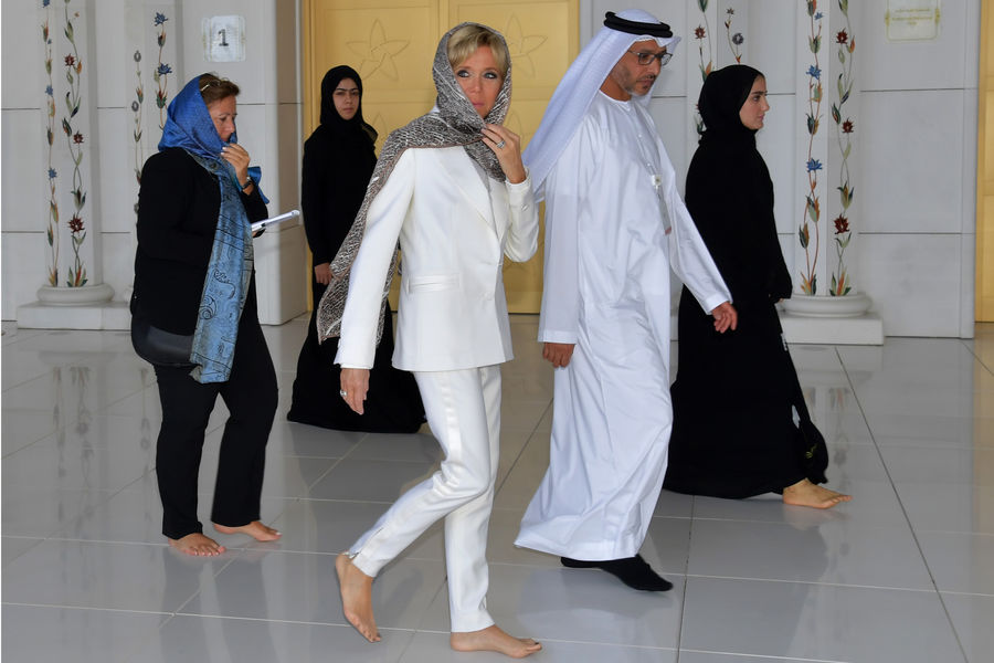 Brigitte Macron visite la grande mosquée Cheikh Zayed à Abou Dhabi en images