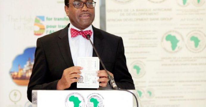 Le Président de la BAD Adesina reçoit son Passeport africain(photos)