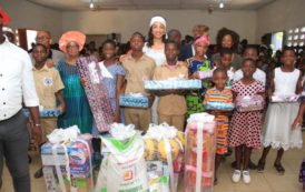 Côte d’Ivoire  : Les mamans du Conseil économique et social fêtent Noël avec les enfants de l’école ivoirienne les Sourds en images