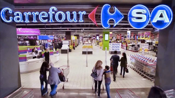 Carrefour va supprimer 2400 postes et investir 2,8 milliards d’euros dans le digital