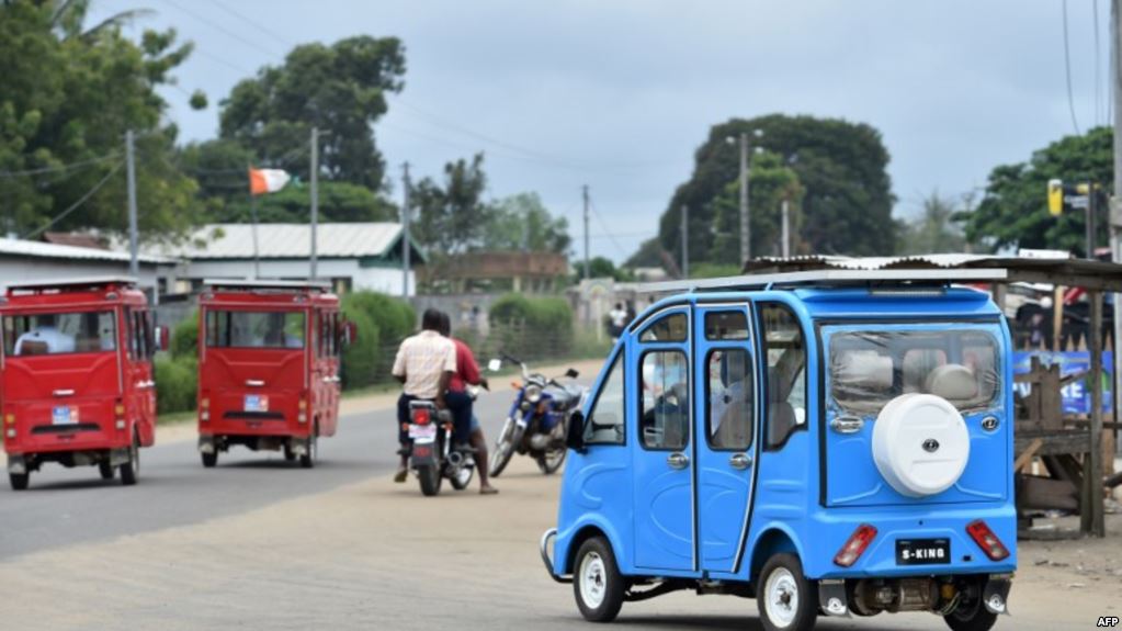 Des voiturettes solaires pour remplacer les taxis-brousse en Côte d’Ivoire