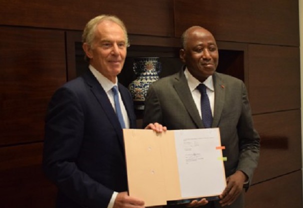 Côte d’Ivoire: L’institut Tony Blair signe une lettre d’intention pour la transformation de l’anacarde et le textile