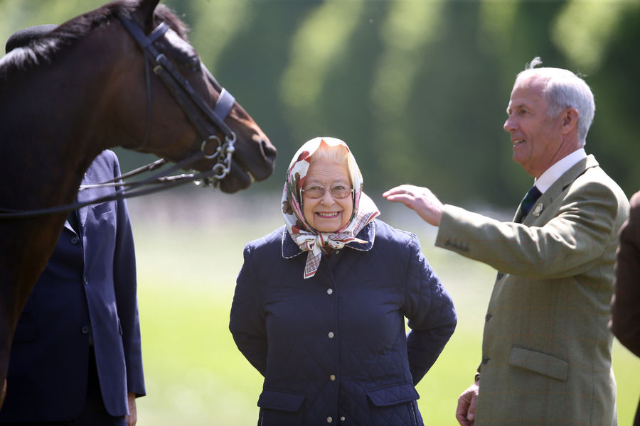 Elizabeth au Windsor Horse Show, un festival de fichus