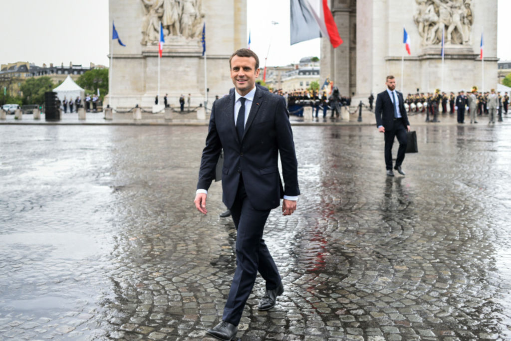 Emmanuel Macron dope les ventes de costumes !