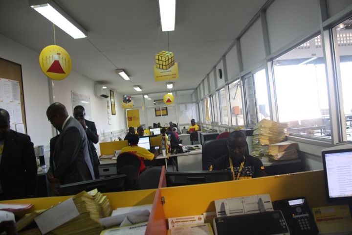 Pour DHL, la Côte d’Ivoire serait un pays à risque avec une surtaxe de 17 000 Fcfa/colis entrant