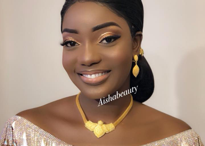 05 photos – Cette mariée se démarque avec son make-up,sa tenue et sa coiffure