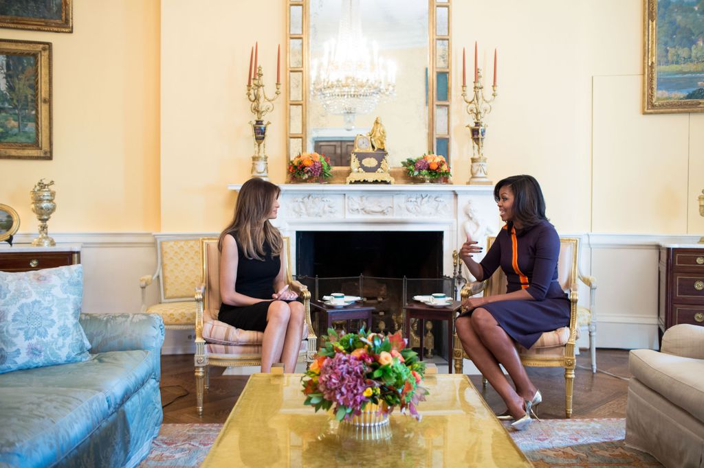 La rencontre entre Michelle Obama et Melania Trump à la Maison Blanche fait du buzz