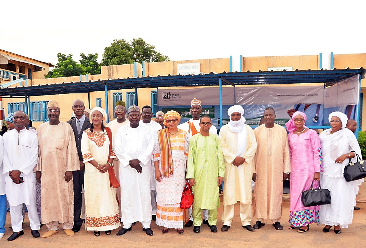 Banque Atlantique finance une salle de soins de l’Hôpital National de Niamey