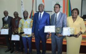 Côte d’Ivoire / Promotion de l’excellence : Le Ministre Souleymane Diarrassouba honore les meilleurs opérateurs économiques et artisans en images