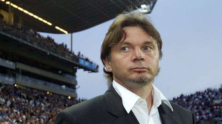 Troussier Gate : Un vendeur de vin bientôt coach du Cameroun ? Pourquoi ça bloque ?