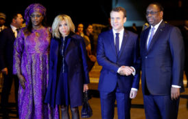 Emmanuel et Brigitte Macron sont arrivés au Sénégal en images