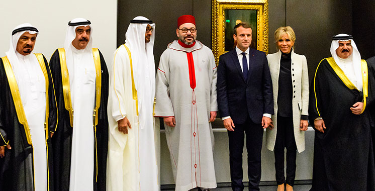 Le Roi Mohammed VI prend part à la cérémonie d’ouverture du musée du «Louvre Abou Dhabi»