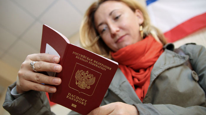 Pourquoi les Russes ont-ils deux passeports?