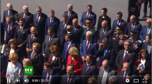 Vladimir Poutine dépose une gerbe sur la tombe du Soldat inconnu [Video]