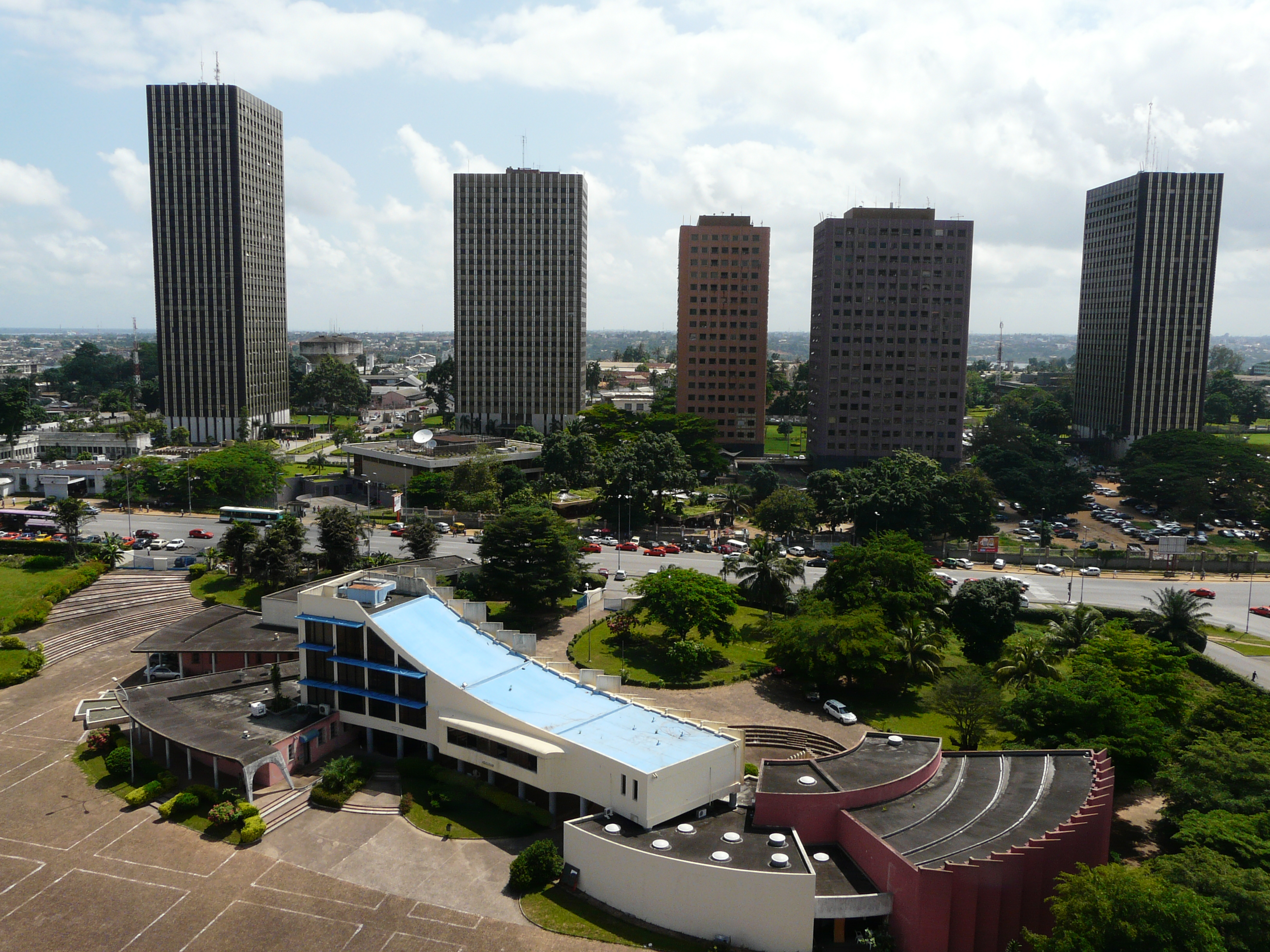 Le caractère de la Côte d’Ivoire, un quadrilatère moral, politique, social et économique.