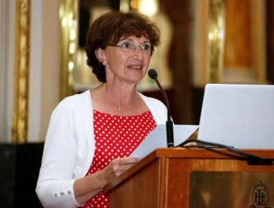 Côte d’Ivoire-Santé: Michèle Boccoz, l’ambassadrice française chargée de la lutte contre le VIH et les maladies transmissibles, visite le laboratoire CePReF d’Abidjan