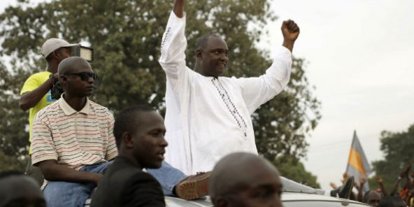 Gambie : qui est Adama Barrow, l’homme qui a réussi à faire tomber Yahya Jammeh ?