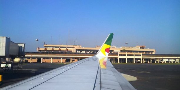 Cameroun : vers une augmentation de 250 % de la taxe aéroportuaire.