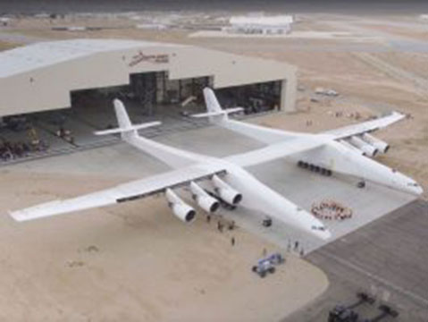 Présentation de Stratolaunch, l’avion géant capable de lancer des fusées (vidéo)