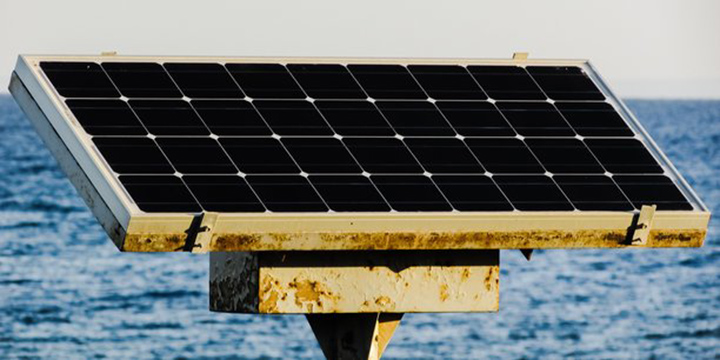 La première centrale solaire flottante d’Afrique en Côte d’Ivoire