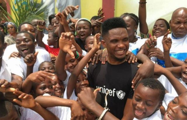 Samuel Eto’o au chevet des enfants à Douala