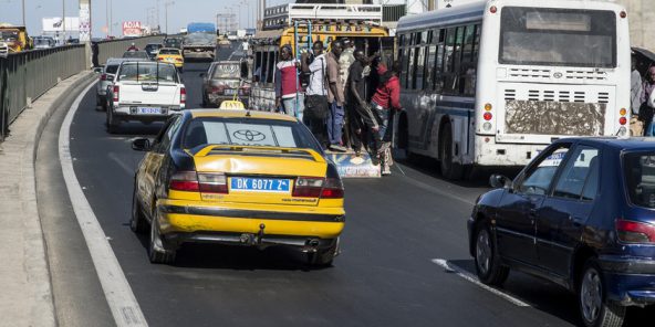 Sénégal : les mille et une promesses du bus rapide de Dakar