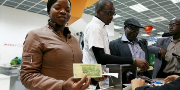 Zimbabwe : les nouveaux billets indexés sur le dollar entrent en circulation