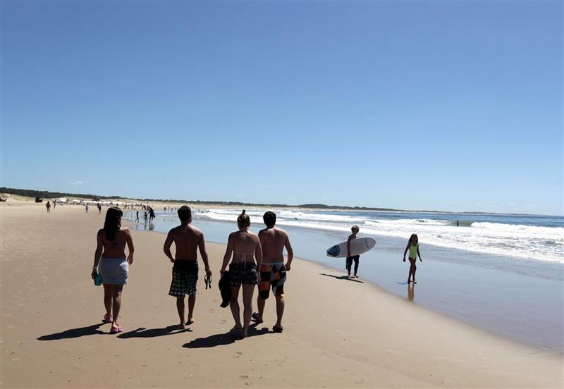 Vacances : trois Français sur 10 économisent toute l’année pour partir