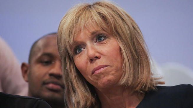 Brigitte Macron a une peur panique de l’avion… pour les voyages à l’étranger, c’est compliqué