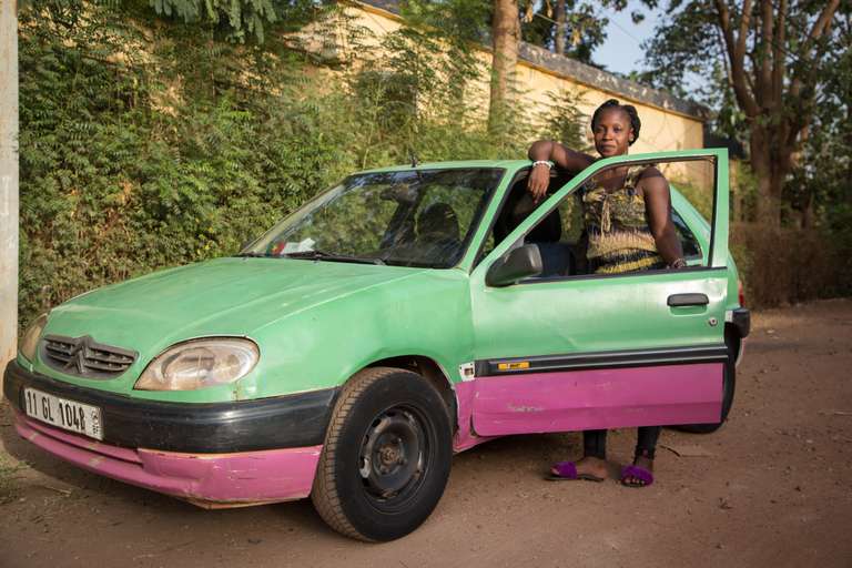 Taxi, mécanicienne… Ces femmes de Ouagadougou qui investissent des « métiers d’homme »