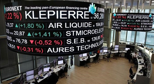 Léger repli du Cac 40, privé de Londres et Wall Street