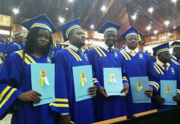 Université de Douala: 275 nouveaux professionnels de la santé sur le terrain