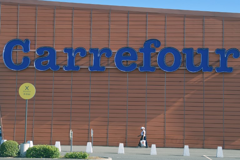 France / Carrefour : Les “gilets jaunes” font reculer en bourse les secteurs de la distribution et du tourisme